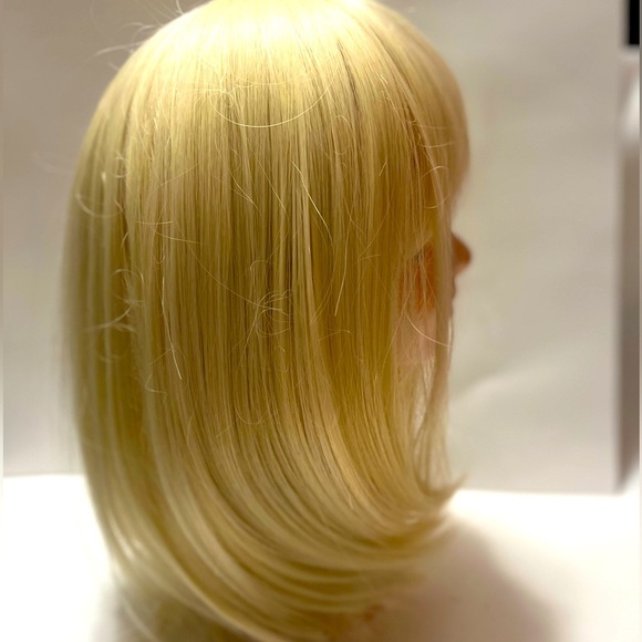 NWT Blonde Bob Wig with Bangs Synthetic Fibers Wig - Picture 7 of 8